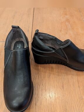 Euro Soft Women's Black Slip-On Wedge Shoe US 9 Women